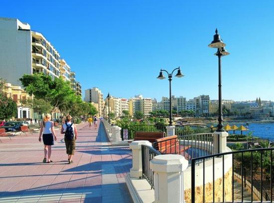 Perfect Location, Modern 2Br Apartment Sliema Exteriör bild